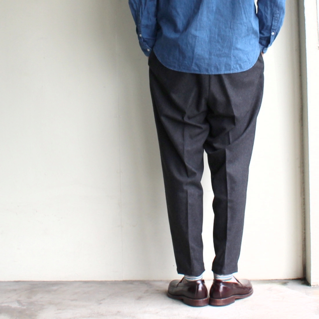HAVERSACK ウールテーパードパンツ 461801 （チャコール） - C