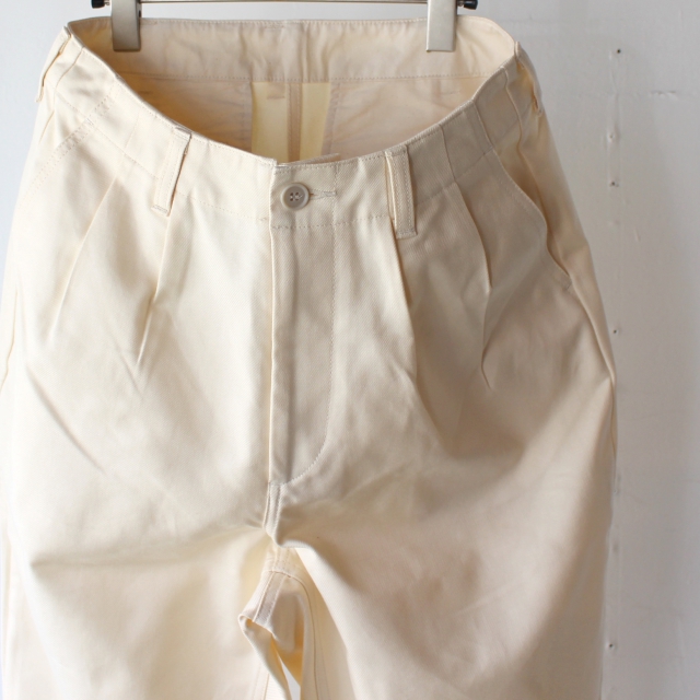 weac. コットンサージ2タックトラウザー Cook pants (OFF WHITE) - 画像 (3)