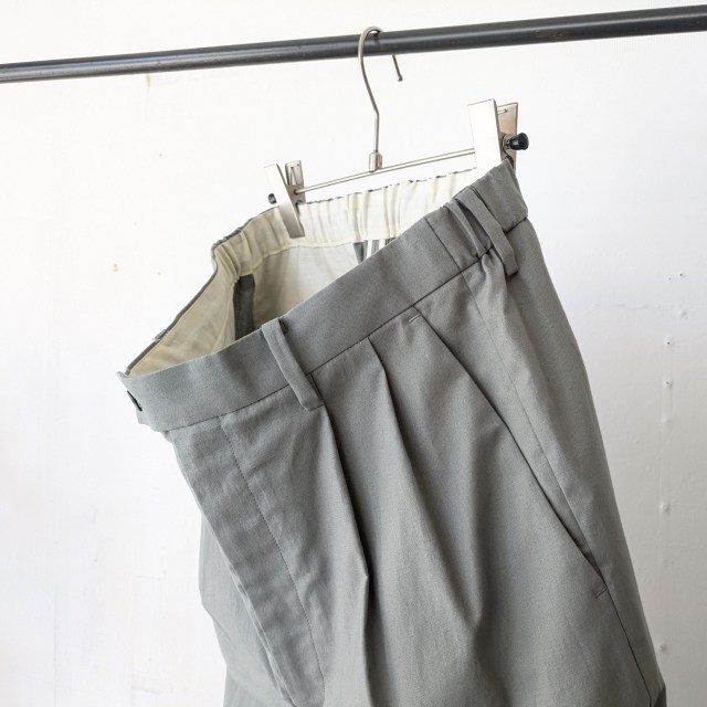 FANTASTICDAYS 2タックテーパードトラウザー UNSLACKS (Light Khaki) - 画像 (2)