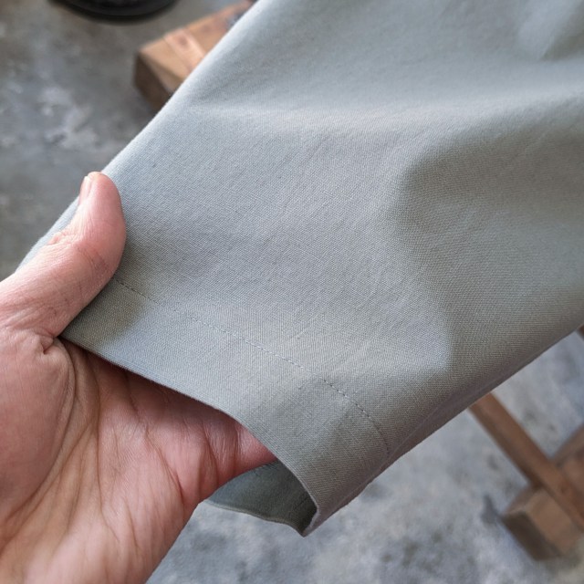 FANTASTICDAYS 2タックテーパードトラウザー UNSLACKS (Light Khaki) - 画像 (5)