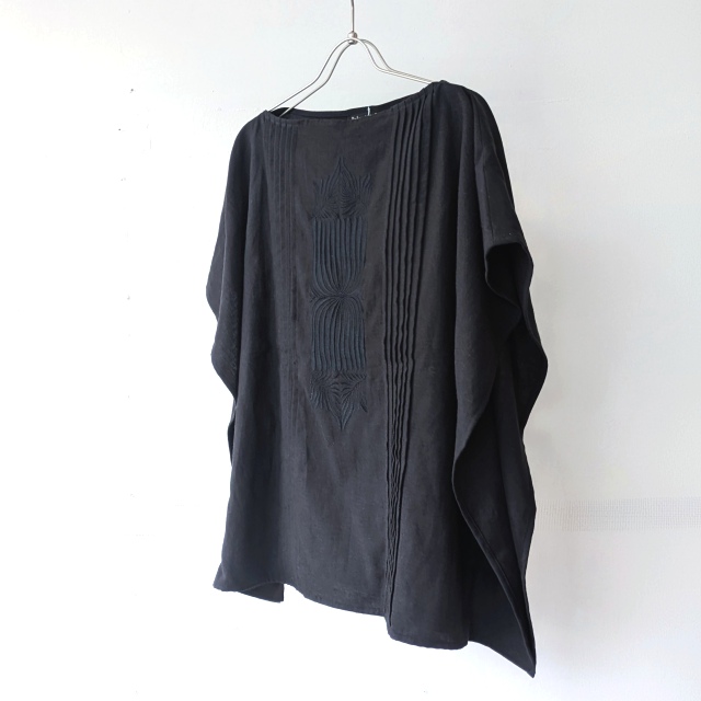 Bohemians 綿麻バックサテン-ポルト刺繍スクエアシャツ / Cotton-Linen Porte EMB Square Shirt (Black) - 画像 (2)