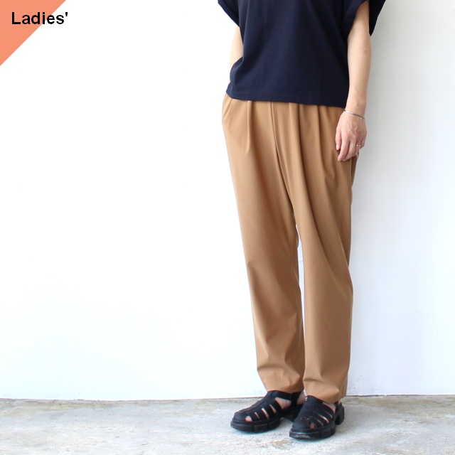FANTASTICDAYS ポリエステルストレッチテーパードパンツ MOTION (Camel)