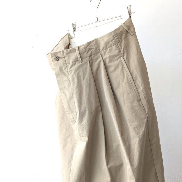 HAVERSACK 塩縮ツイルコクーンスカート Salt-Shrinking Twill Cocoon Skirt / 362622 (Beige) - 画像 (2)
