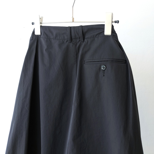 HAVERSACK 塩縮ツイルコクーンスカート Salt-Shrinking Twill Cocoon Skirt / 362622 (Black) - 画像 (4)